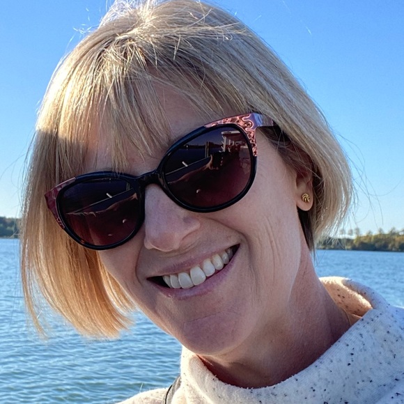 Meet your Posher, Allison - Picture 1 of 2